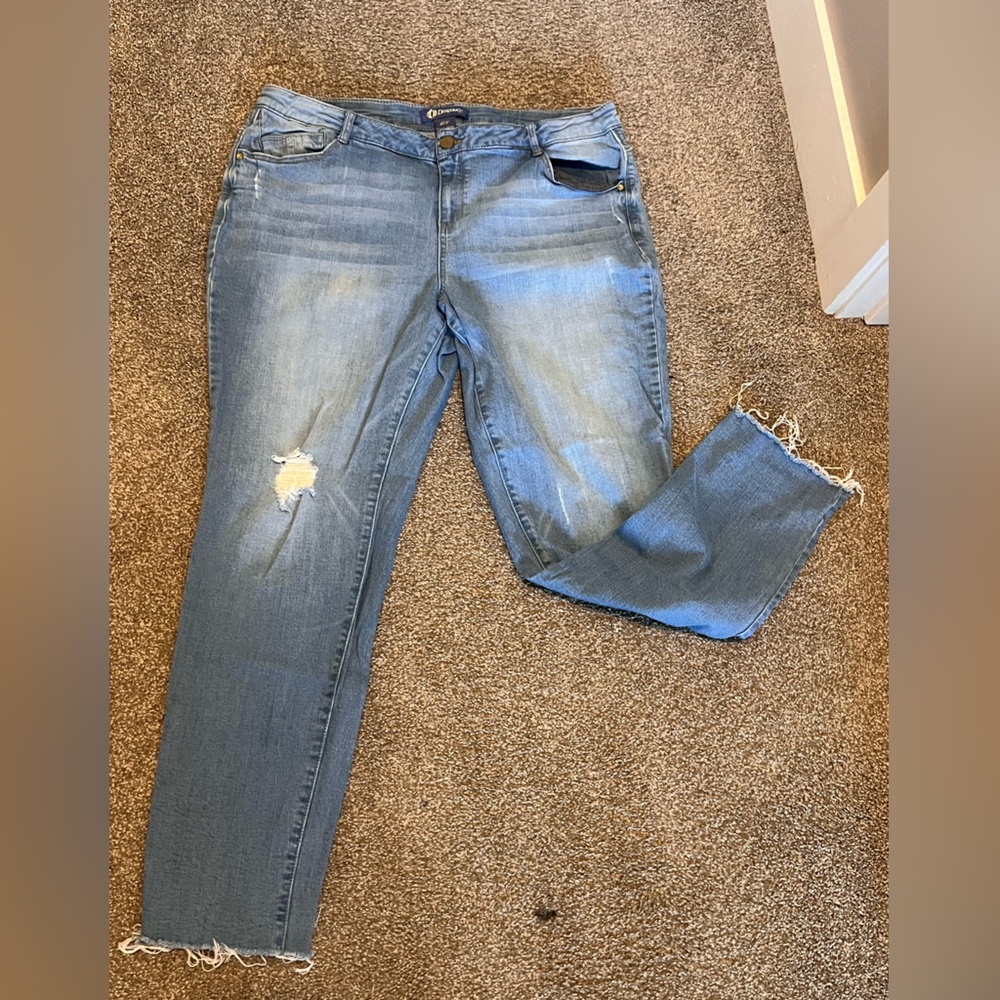 Democracy 18W ankle length mom jeans!